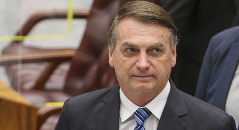  CGU derruba sigilo sobre cartão de vacina de Bolsonaro e quer saber se ele foi vacinado.