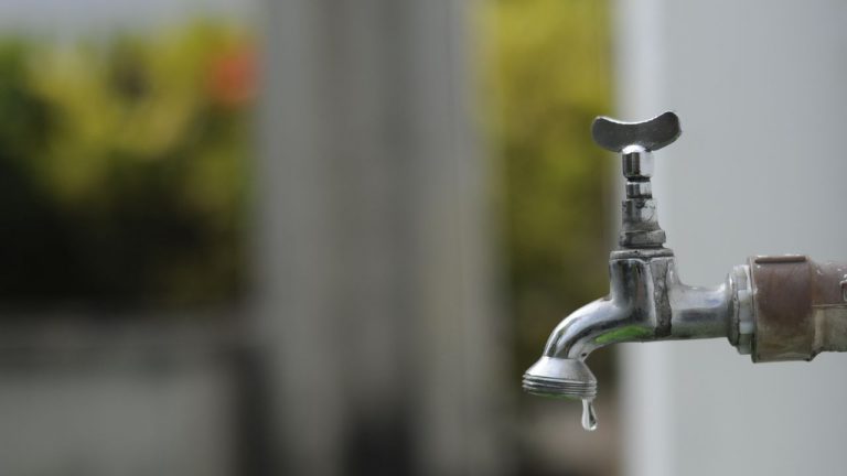  Caucaia apresenta a pior cobertura de rede de água tratada no Brasil.