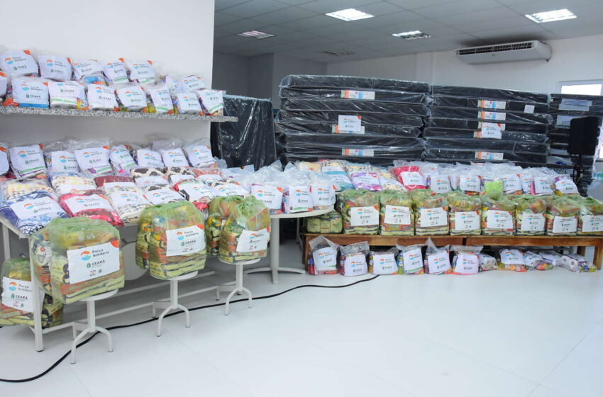  Governo do Ceará entrega kits de apoio às famílias atingidas pelas chuvas.