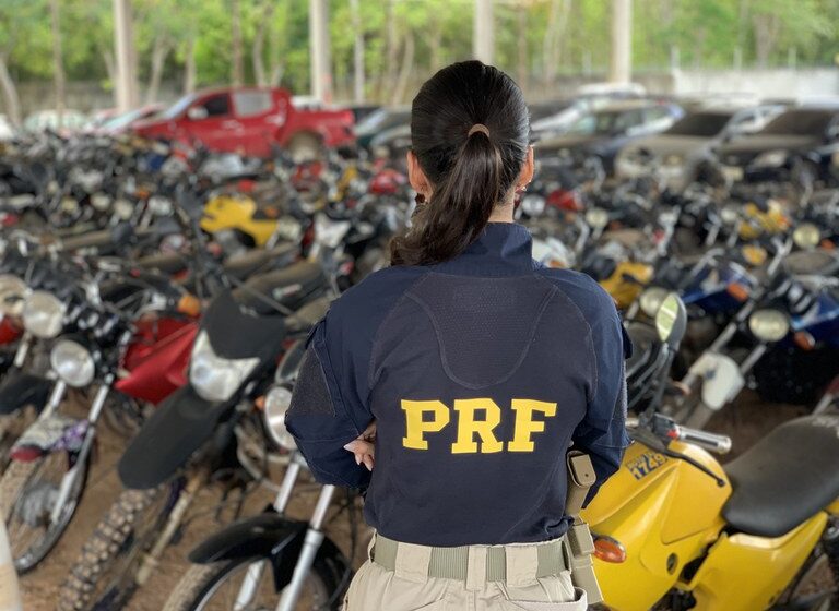  Leilão de veículos e materiais de sucata será feito pela PRF nesta segunda-feira (24).