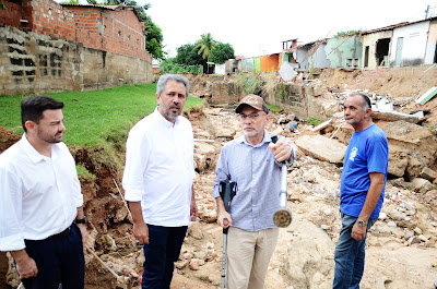  GOVERNADOR ELMANO E PREFEITO FÁBIO VISITAM ÁREAS ATINGIDAS POR ENCHENTES EM PORTEIRAS.