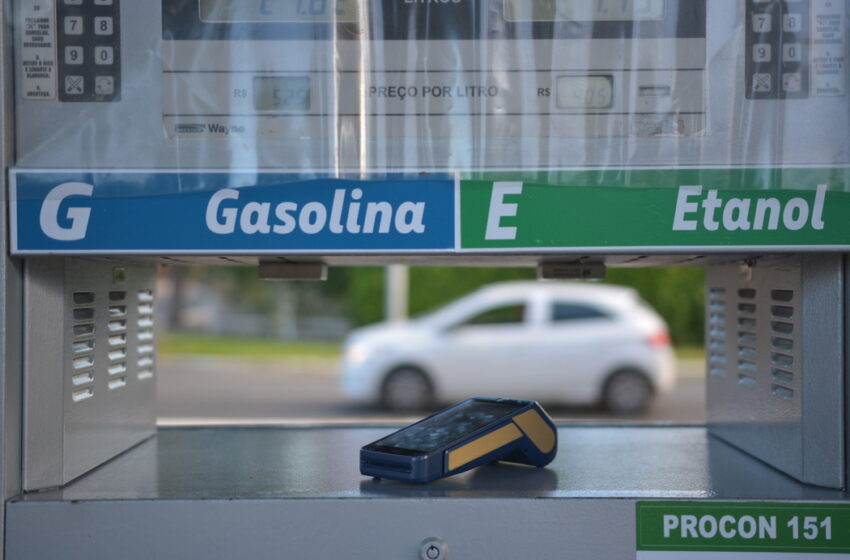  Preços do litro da gasolina e do etanol recuam pela primeira vez em 2023.