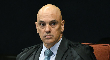  Alexandre de Moraes quer multa de até R$ 150 mil por hora em caso de fake news eleitoral.