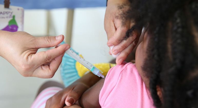  Vacina da gripe começa a ser aplicada hoje no SUS em todo o país.