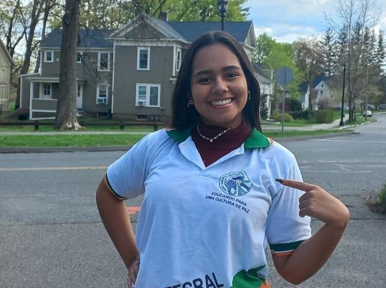  Aluna cearense vence concurso nacional de redação e viaja para Harvard.