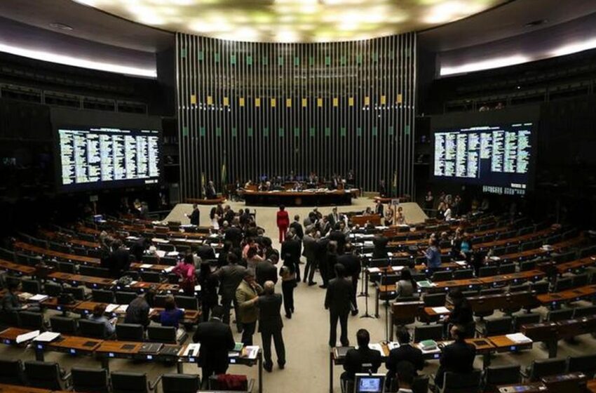  PL 2630 das fake news deve ser votado nesta terça-feira (2).