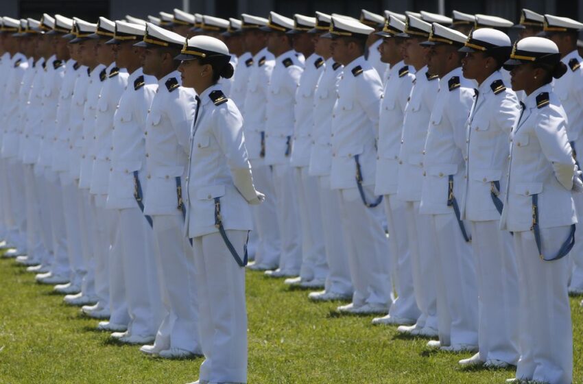  Marinha envia oxigênio para o Amapá; estado enfrenta surto de síndromes gripais.