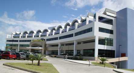  Concursos públicos têm salários de até R$ 28 mil.