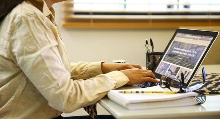  Câmara aprova projeto de lei que garante salários iguais para homens e mulheres.