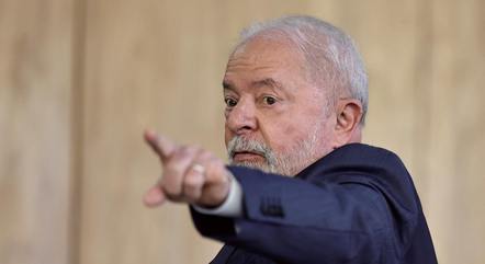  Lula volta a criticar presidente do BC.