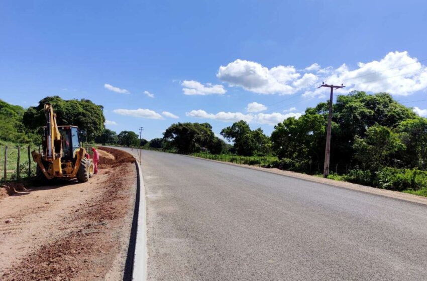  Pavimentação da CE-153 diminuirá trajeto entre Porteiras e Missão Velha.