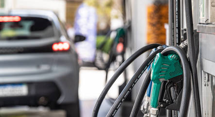  Gasolina deve ficar R$ 0,34 mais cara a partir de hoje com volta de impostos.