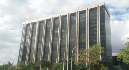  Concursos públicos: com salários de até R$ 26 mil, vagas estão abertas em todo o Brasil.