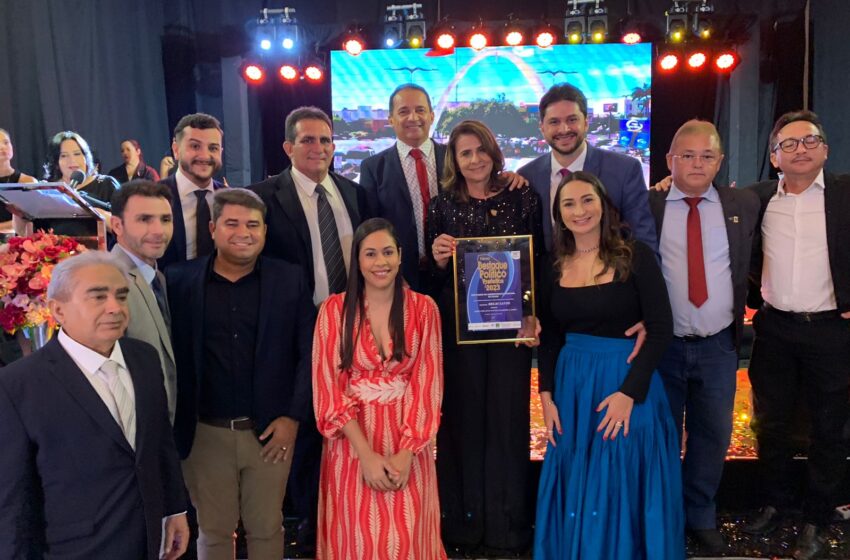 Gislaine Landim recebe prêmio Melhores Prefeitos do Ceará.