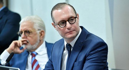  Zanin desempata, e STF reconhece guarda municipal como agente de segurança pública.