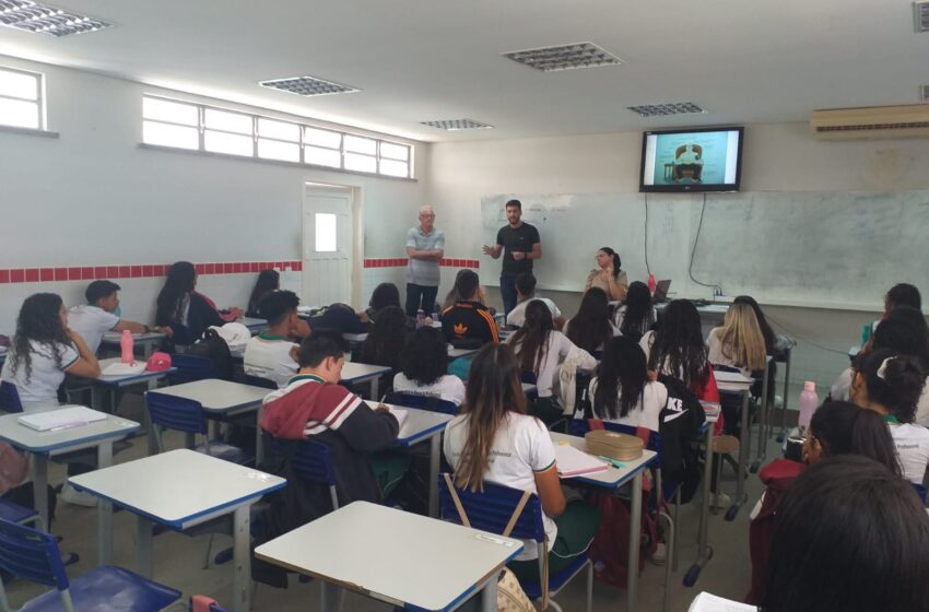 Brejo Santo: CVT realiza palestra sobre curso de robótica.