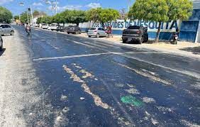  Asfalto não resiste ao calor e derrete no interior.