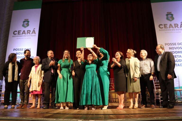  Governo do Ceará empossa mais 400 servidores para reforço da saúde pública estadual.