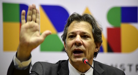  Haddad fala em adiantar medidas para manter meta fiscal, mas não diz se projeções serão cumpridas.