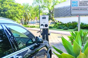 Vendas de carros elétricos crescem 60% no Ceará