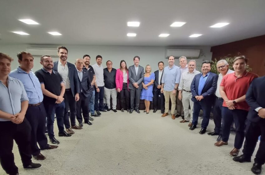 Destituído da presidência do PDT, Cid Gomes nega conversas com outros partidos.
