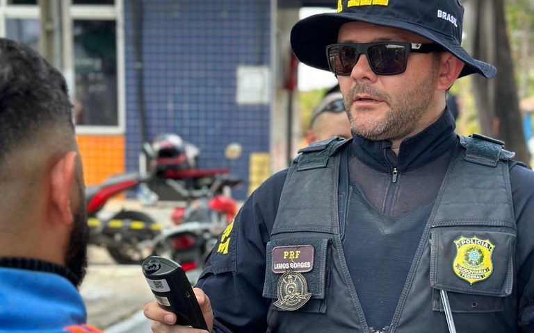  Motorista de micro-ônibus é preso pela 5ª vez por dirigir embriagado