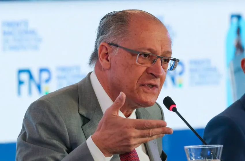  Alckmin confirma transferência de R$ 8,7 bilhões a municípios.