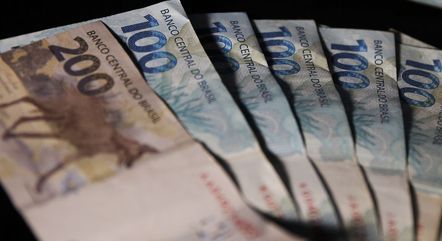  Comissão do Congresso aprova Orçamento de 2024 com previsão de salário mínimo de R$ 1.412