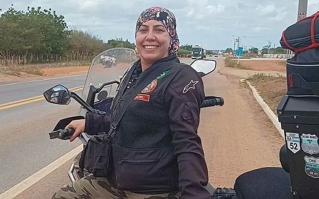  Mulher que viajava vários países de moto morre após acidente no CE.