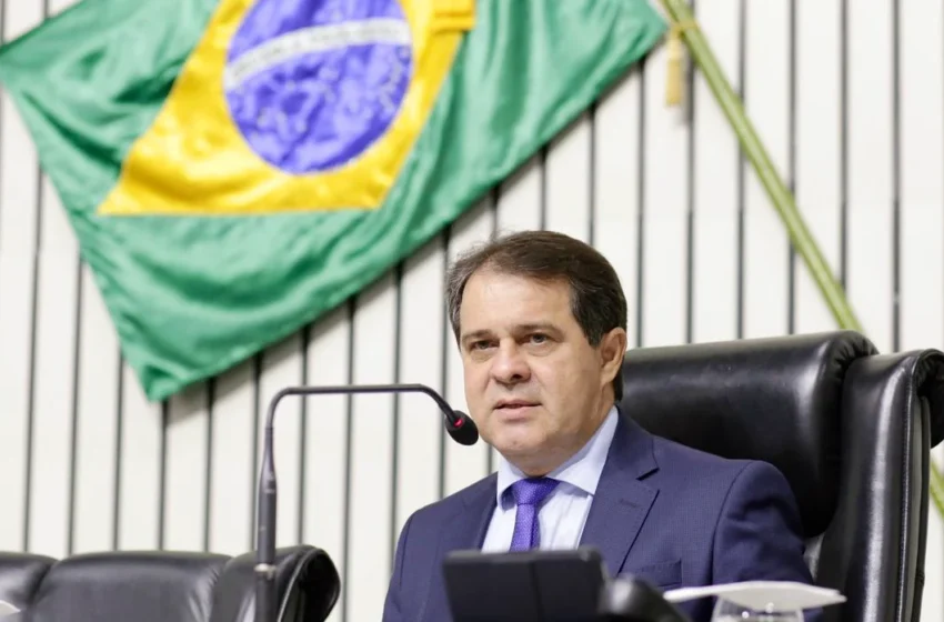 PDT volta a acionar o TRE-CE contra Evandro Leitão, cobrando vaga de deputado após filiação ao PT