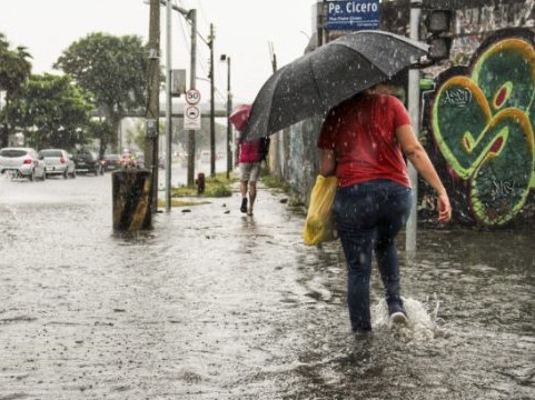 Novo alerta de fortes chuvas e ventos de até 100 km/h em todo Ceará é imitido pelo Inmet.