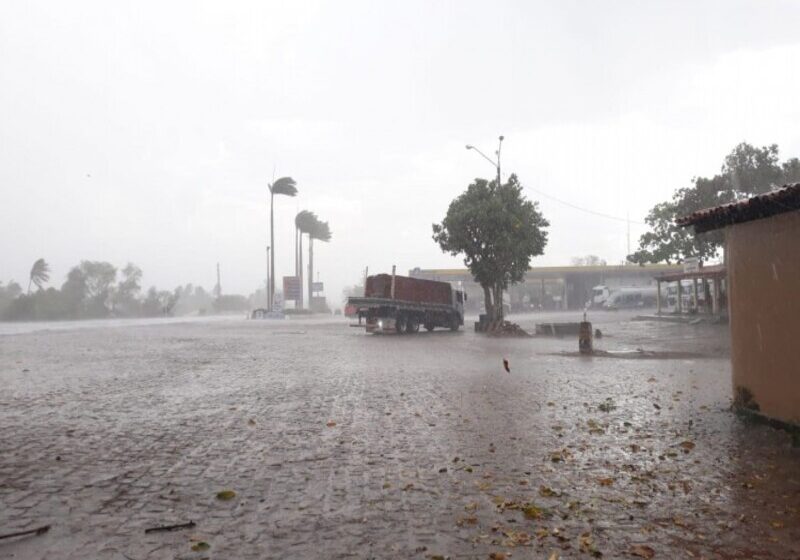  Milagres registra a segunda maior chuva em todo o Ceará nesta segunda-feira.