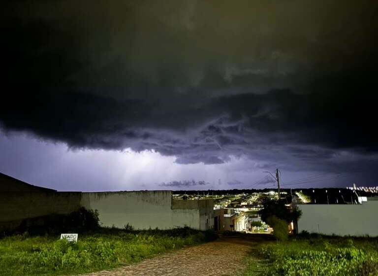  Funceme prevê chuvas em todas as macrorregiões do Estado até terça-feira.