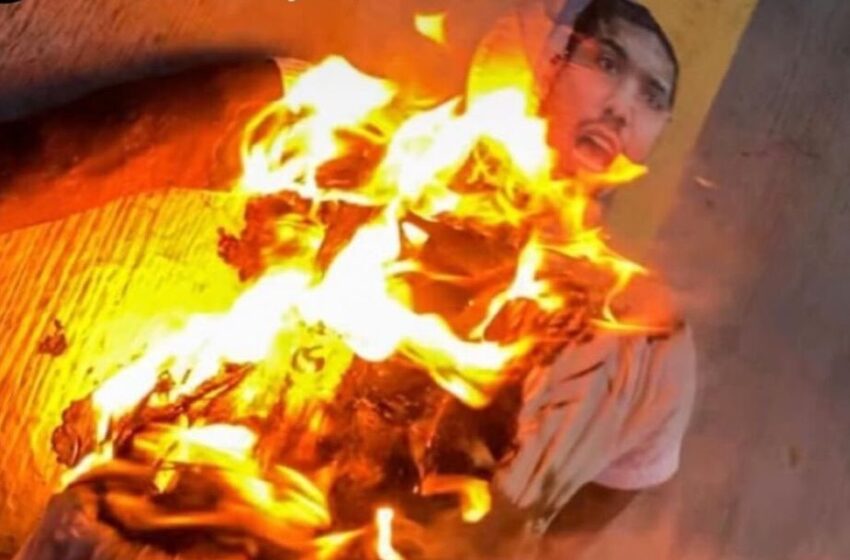 Criminosos ateiam fogo em boneco e picham QG de André Fernandes.