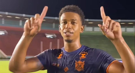 Empresário revela chapéu do Flamengo no Vasco por Carlinhos.