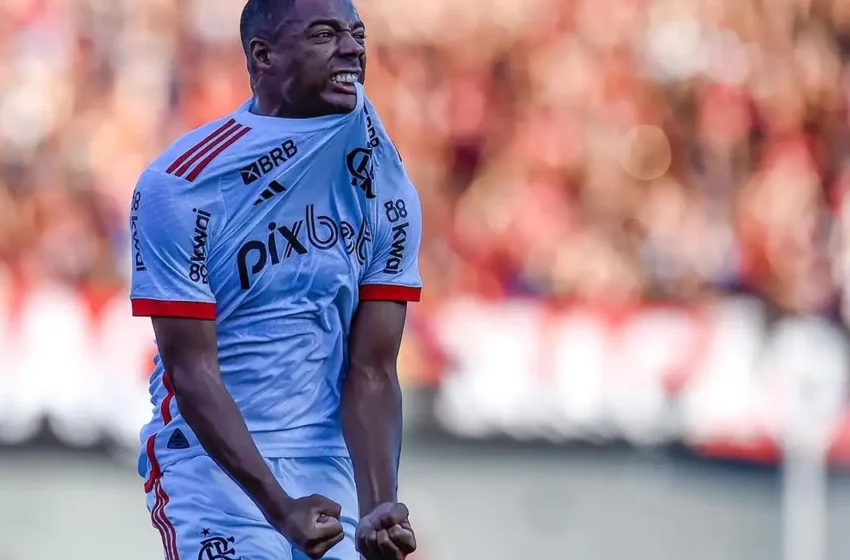 Fla marca no fim e vence Atlético-GO na estreia do Brasileirão.