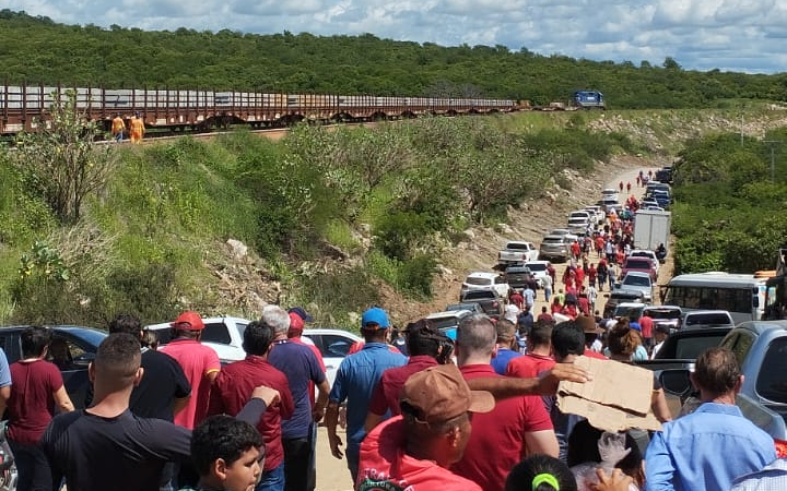 Ato com Lula em Iguatu tem vaias a prefeito e cobranças a Elmano.
