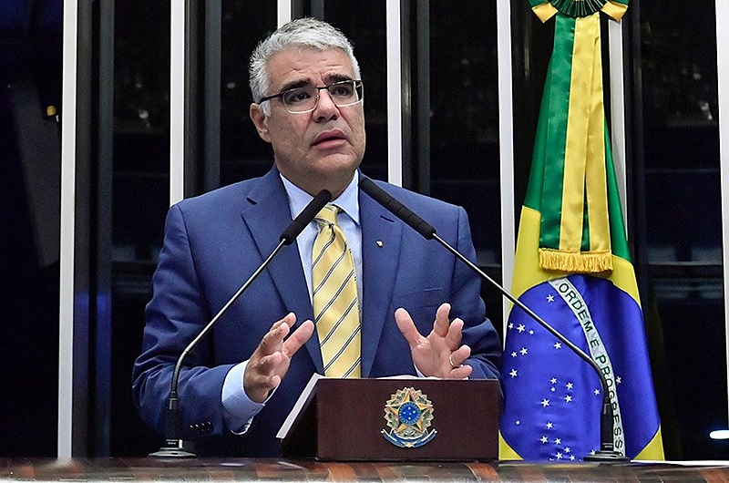 Eduardo Girão questiona independência dos Poderes.