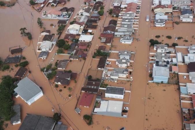  Por causa de inundações, governo federal reconhece calamidade pública no RS.