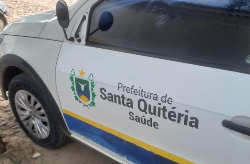  Prefeitura põe retrovisor de moto em carro a serviço da gestão.