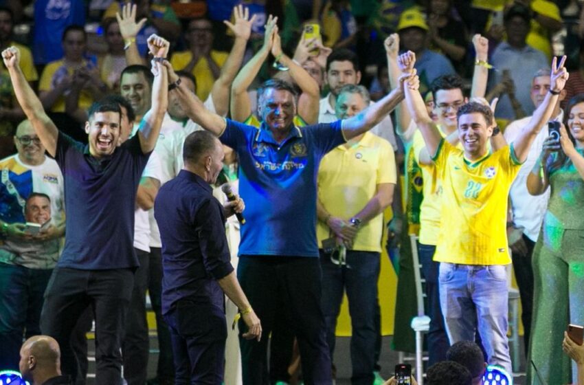 Justiça Eleitoral determina que André Fernandes retire vídeos em evento ao lado de Bolsonaro.