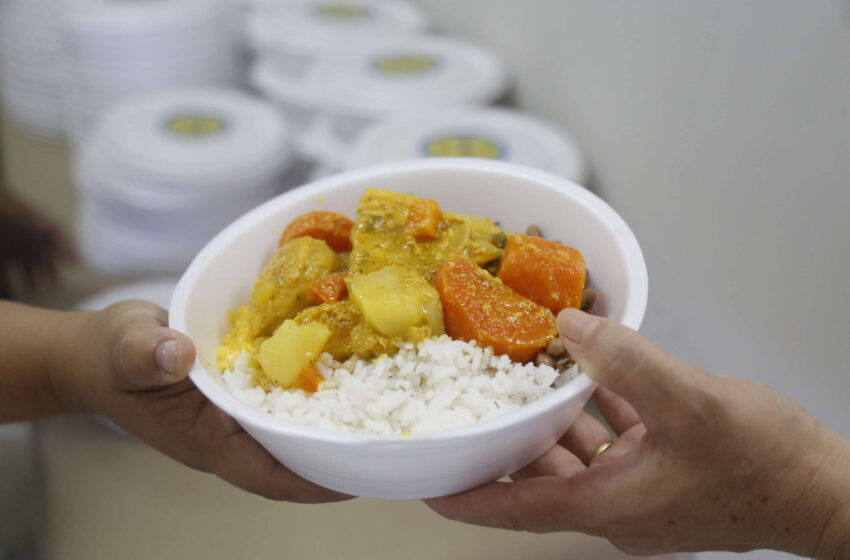  Programa Ceará Sem Fome distribui R$13 milhões de refeições em um ano.