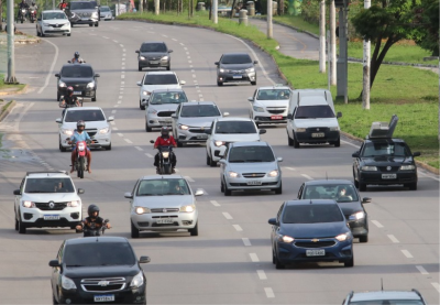  Licenciamento de veículos automotores com placas final 4 vence nesta quarta-feira (12).