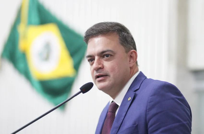 TRE multa pré-candidato por propaganda antecipada.