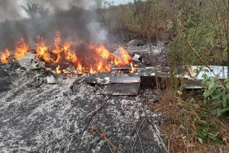  Avião de pequeno porte cai e deixa cinco mortos em Mato Grosso.