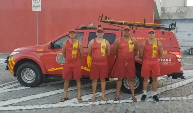 Mulher dá à luz em banheiro de barraca de praia em Fortaleza.