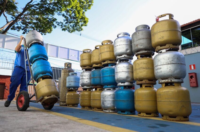 Gás de cozinha sobe 4,1% em setembro e botijão atinge preço médio de R$ 106,80.