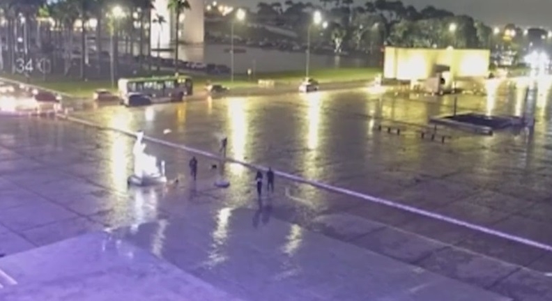  Mesmo morto, autor do atentado na Esplanada deve ser alvo de quebra de sigilos.