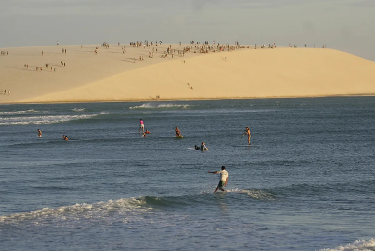 Acordo entre governo e empresária que reivindica terras de Jericoacoara é suspenso.