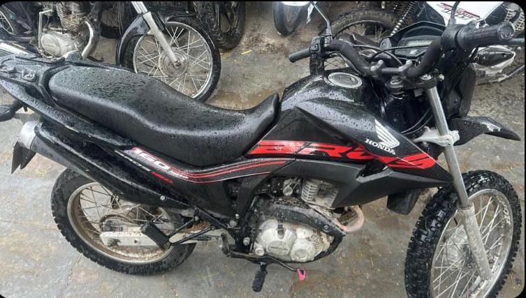Tauá: Equipe Raio faz apreensão de moto clonada.